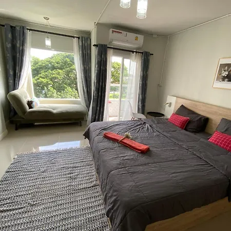 Private Room Hosted By Boyce 415 Chiang Mai Exterior photo