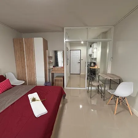 Private Room Hosted By Boyce 415 Chiang Mai Exterior photo