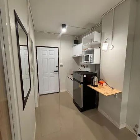 Private Room Hosted By Boyce 415 Chiang Mai Exterior photo
